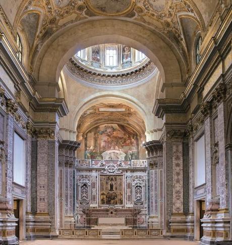 Chiesa Santa Maria Donnaregina Nuova altare