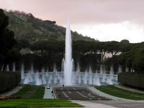 Mostra d'Oltremare, fontana dell'Esedra