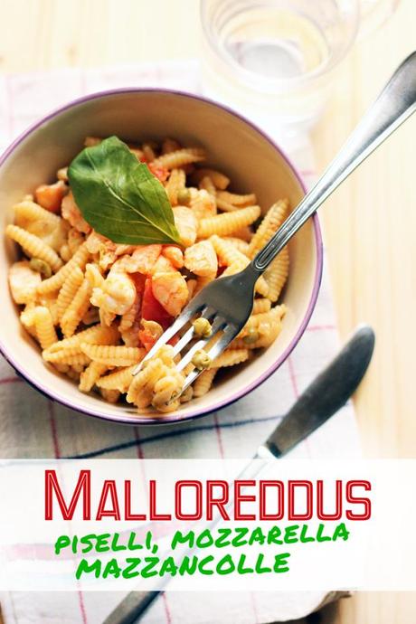 malloreddus con piselli, mozzarella e mazzancolle pronti da gustare