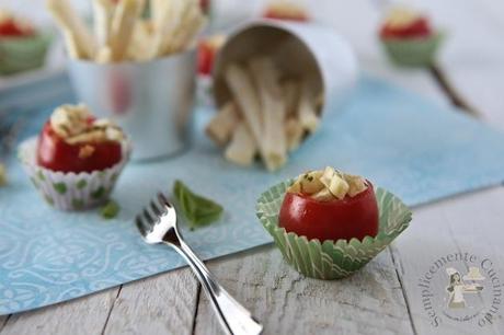 finger food; pomodorini, sedano rapa e colatura di alici 