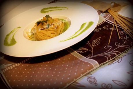 SPAGHETTI SU CREMA DI ZUCCHINE E SALVIA CON PATE' DI TONNO