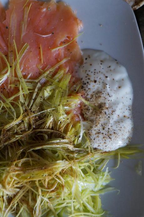 Carpaccio di Salmone con Porri e Yogurt