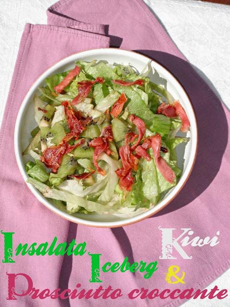 Insalata iceberg con kiwi e prosciutto croccante