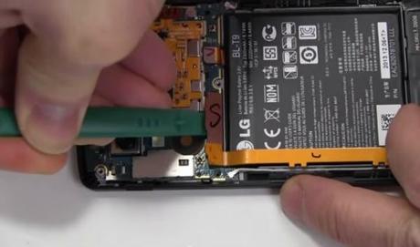 Nexus5 internal battery3 600x354 Come sostituire la batteria su Nexus 5 guide  nexus 5 google nexus 5 batteria 