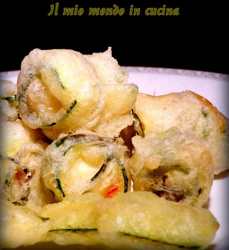 Fagottini di ZUCCHINE in TEMPURA con feta, olive e pomodori secchi