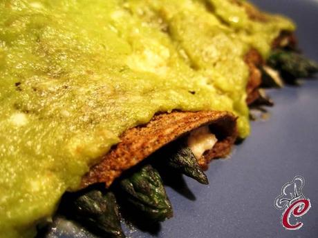 Crespelle d'orzo e canapa sativa farcite di asparagi e feta croccante: il piacere di trovare un equilibrio