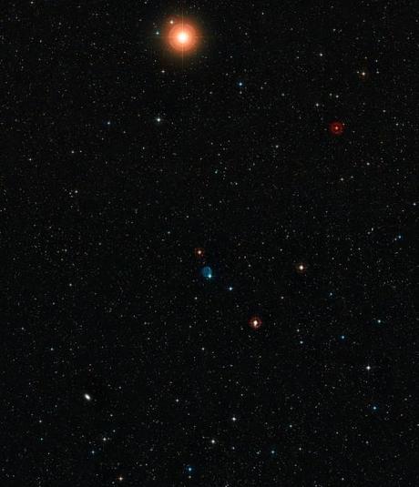 Panoramica del cielo intorno a Abell 33. Crediti: Eso
