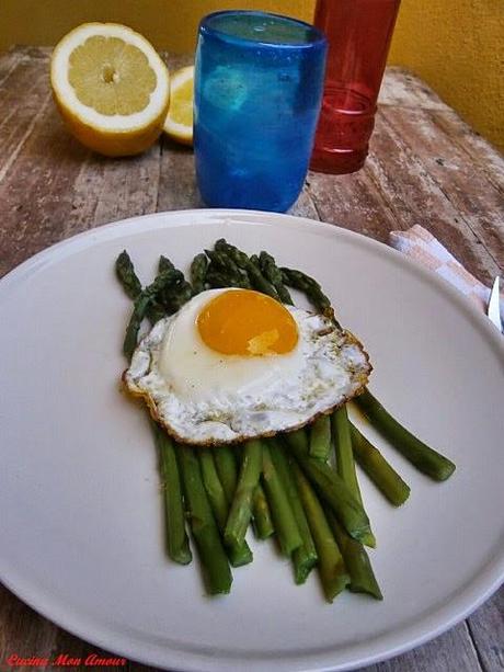 Pranzo di Primavera : Asparagi e Uovo al Tegamino