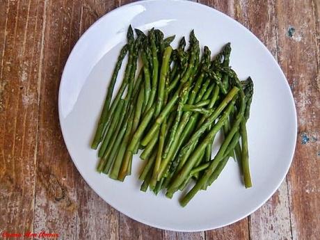 Pranzo di Primavera : Asparagi e Uovo al Tegamino