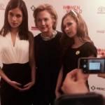 Hillary Clinton incontra Pussy Riot: “Giovani donne forti e coraggiose” (foto)