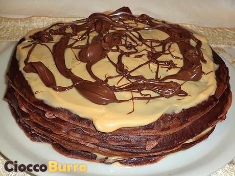 Torta di crepes al cioccolato con crema alla nocciola