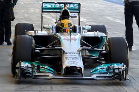 Hamilton-Mercedes_Test_day3_Bahrain_2014 (1)