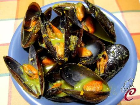 Guazzetto di cozze in salsa di rucola e arancia: connessioni in differita di piccoli stati di lucidità