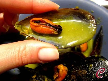 Guazzetto di cozze in salsa di rucola e arancia: connessioni in differita di piccoli stati di lucidità