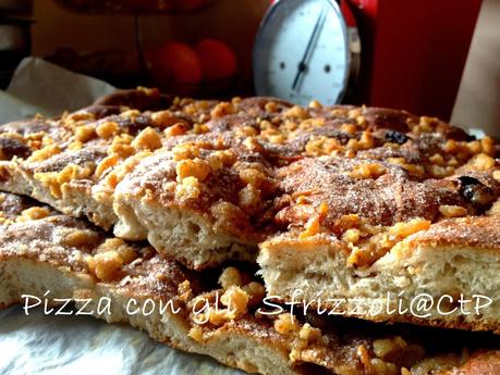 Pizza con gli sfrizzoli e la ricetta di Nonna Chiara