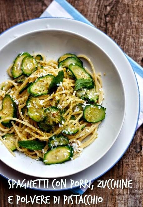 Io figlia di Carosello: spaghetti con zucchine, porro e polvere di pistacchio