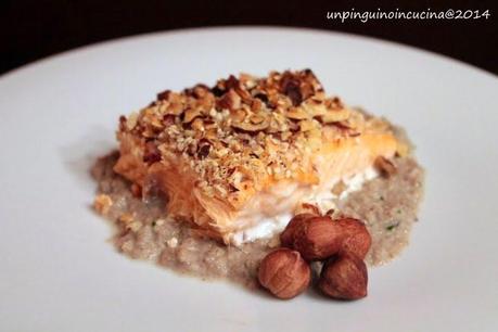 Salmone in crosta di nocciole con crema di funghi