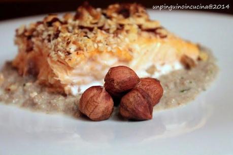 Salmone in crosta di nocciole con crema di funghi