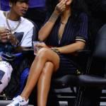 Rihanna, patatine fritte e risatine alla partita di basket10
