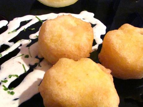 UN FILO SOTTILE - BOCCONCINI FRITTI DI BACCALA' CON SALSA AL LIMONE, ZENZERO E PROSECCO