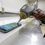 static electricity can ruin a phone samsung uses a static electricity gun to zap phones to make sure they remain resistant to shock 150x150 Ecco i test che ha passato Samsung Galaxy S5 prima della commercializzazione news  samsung galaxy s5 samsung Galaxy S5 