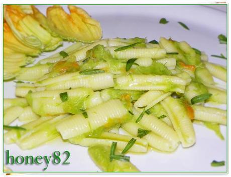 PASTA IN SALSA DI ASPARAGI E FIORI DI ZUCCHINA