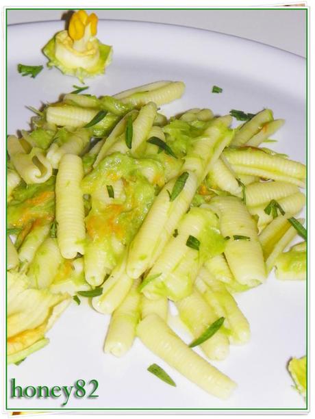 PASTA IN SALSA DI ASPARAGI E FIORI DI ZUCCHINA