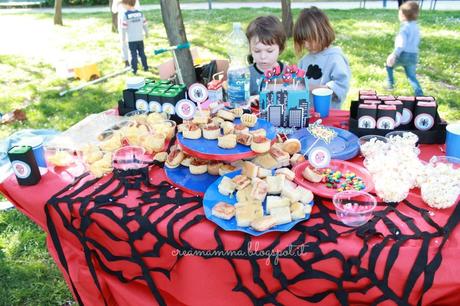 Festa di compleanno di Spiderman al parco