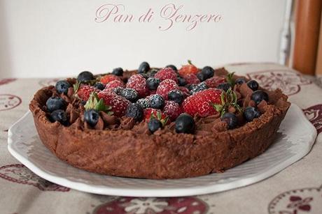 Crostata mousse di cioccolato e frutti di bosco