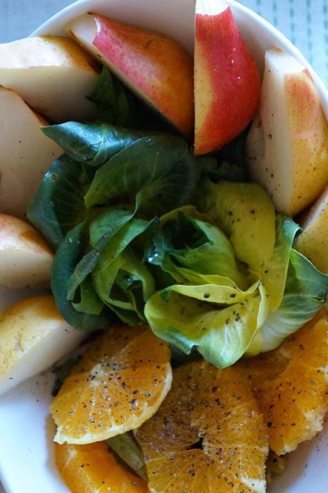 Insalata di Radicchio, Pere e Arance con Polletto allo Spiedo e Marmellata di Petali di Rose