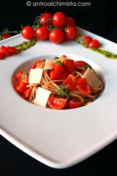 Spaghetti Integrali con Ciliegino di Pachino Igp, Pesto e Petali di Grana