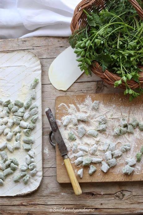 Gnocchi di pane e tarassaco