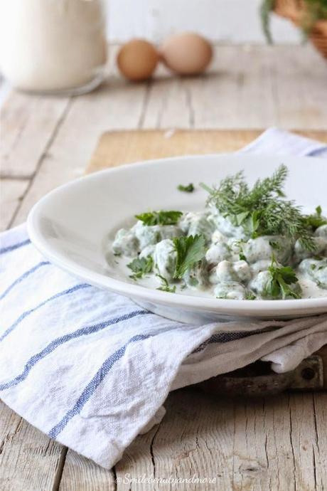 Gnocchi di pane e tarassaco