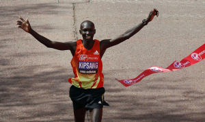 Il vincitore della maratona di Londra, Wilson Kipsang (mirror.co.uk)