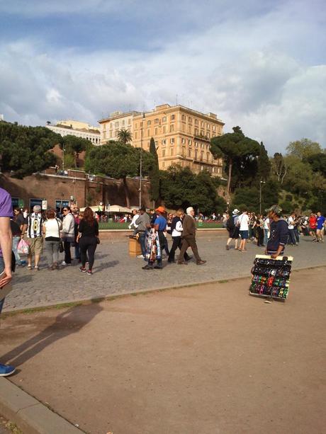 Domenica al Colosseo. Qualche foto giusto per non dimenticare di quale sia la situazione