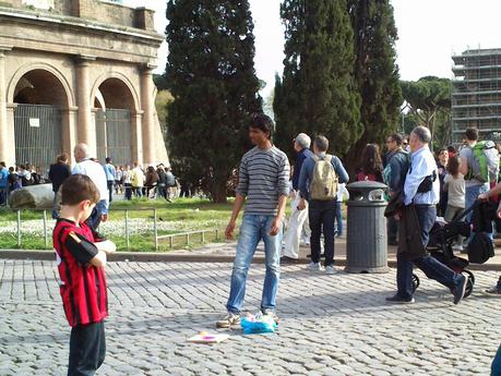 Domenica al Colosseo. Qualche foto giusto per non dimenticare di quale sia la situazione