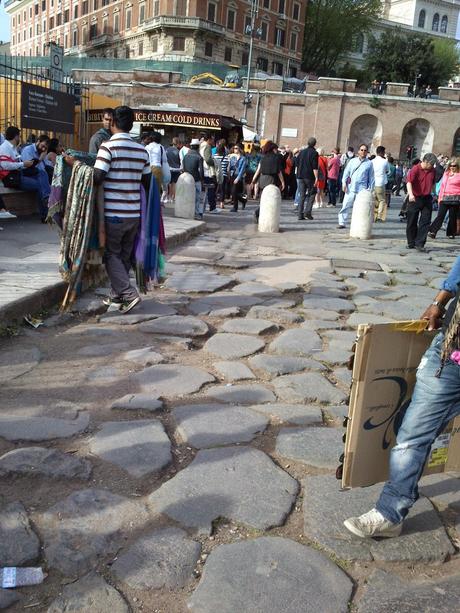 Domenica al Colosseo. Qualche foto giusto per non dimenticare di quale sia la situazione