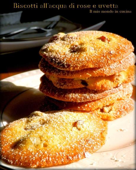 Biscotti speziati all' ACQUA di ROSE e uvetta