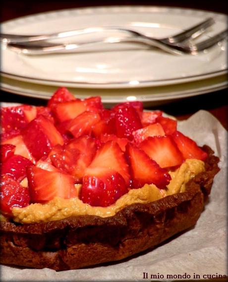 CROSTATINA al CIOCCOLATO con CREMA al TE e FRAGOLE