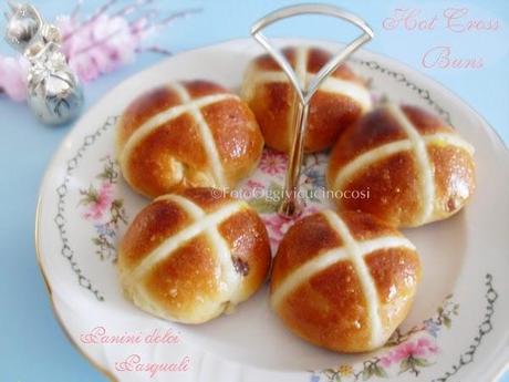 Hot Cross Buns | Re-Cake7