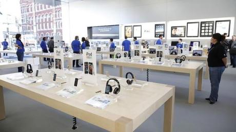 AppleRetailStore 600x337 LA DENUNCIA DEGLI EX DIPENDENTI DELLA APPLE: “LAVORARE IN UN APPLE STORE UN VERO INCUBO”