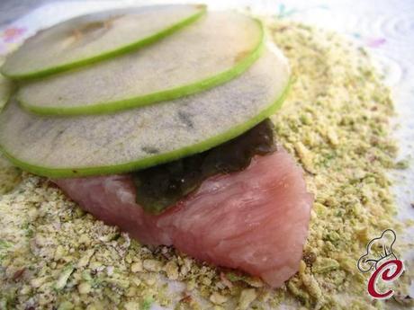 Involtini di tacchino con granella di pistacchio e chips di mela: l'importanza del presente e il valore dell'attesa