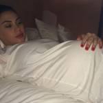 Melissa Satta a letto col pancione (foto)
