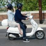 Andrew Garfield e Emma Stone, “vacanze romane” a bordo di una Vespa (foto)