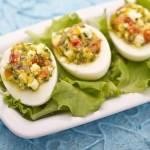 Finger food: uova alla greca con feta e alici