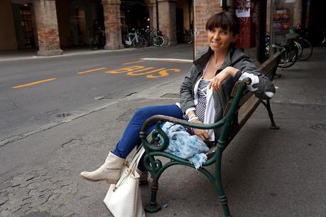 Some stripes on a bench - Modena