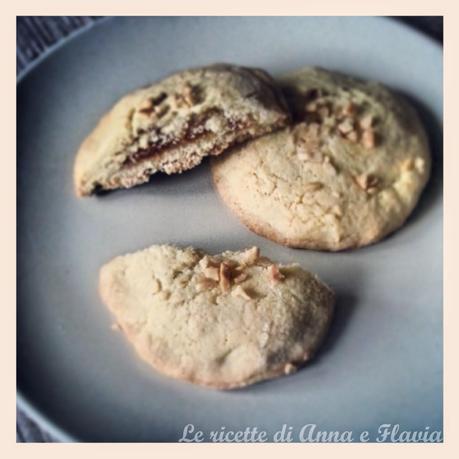 Biscotti con frolla alle nocciole e cuore di albicocche