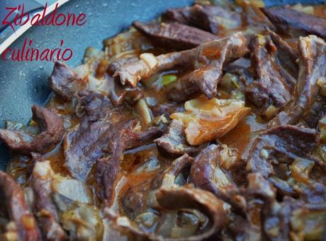 Cuore di vitello ai funghi in un nido di patate al caffè