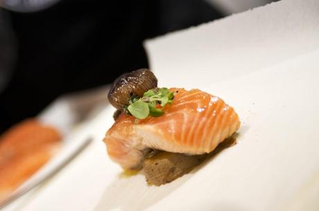 Cartoccio di salmone con cipolline in agrodolce