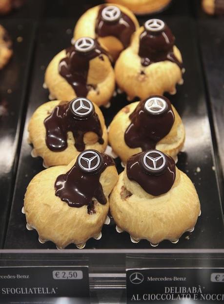 dolci al Mercedes Benz Cafe